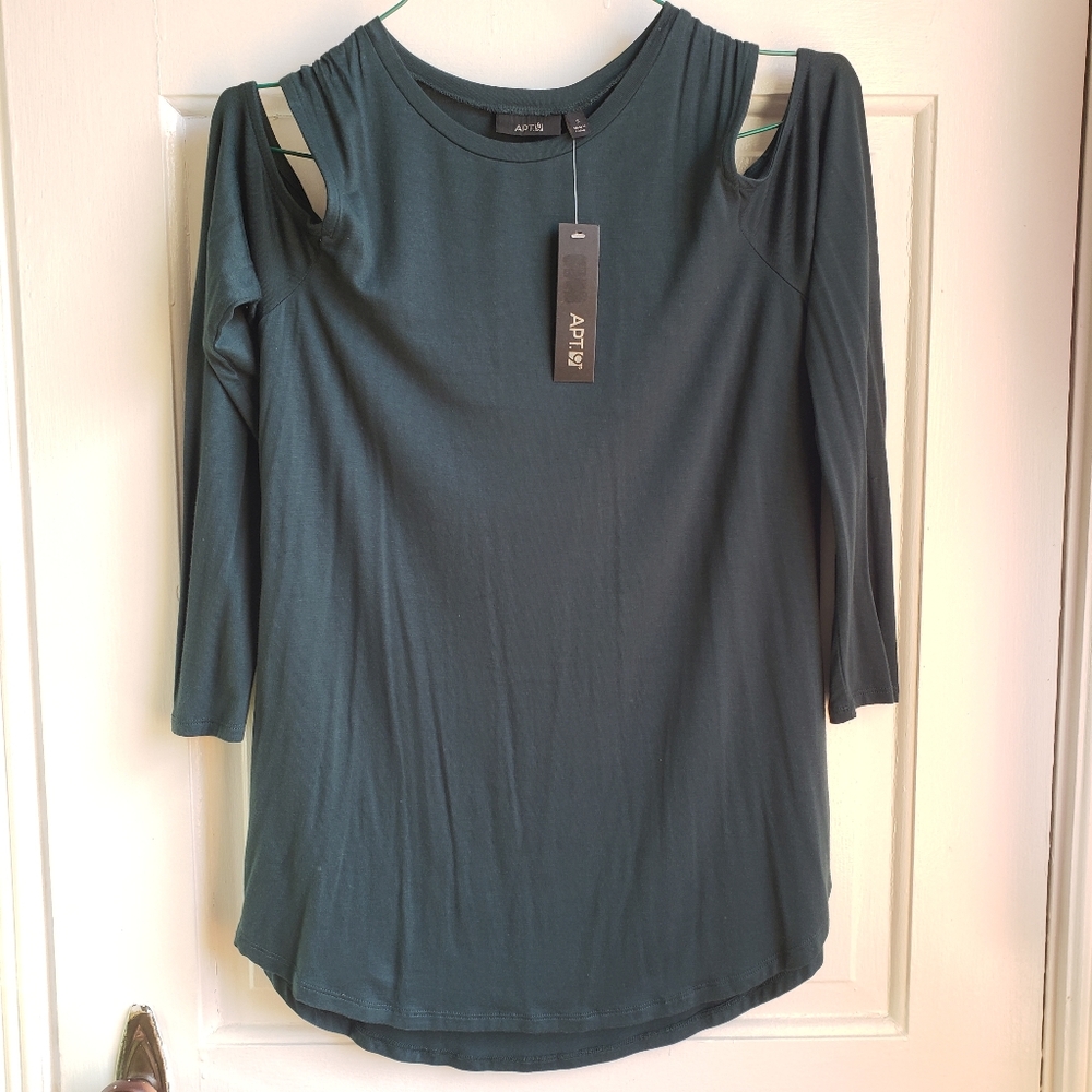 NWT Apt 9 Cold Shoulder Top Size S